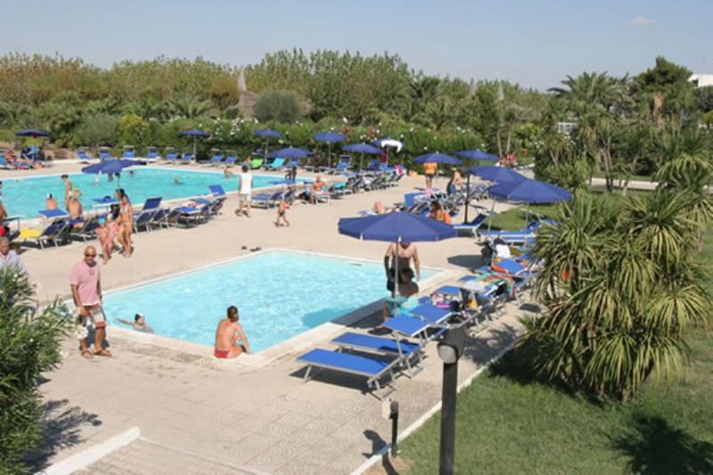 מנפרדוניה African Beach Hotel-Residence מראה חיצוני תמונה