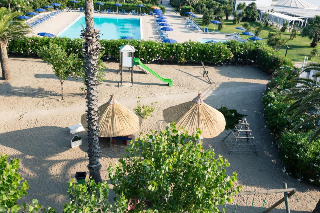 מנפרדוניה African Beach Hotel-Residence מראה חיצוני תמונה