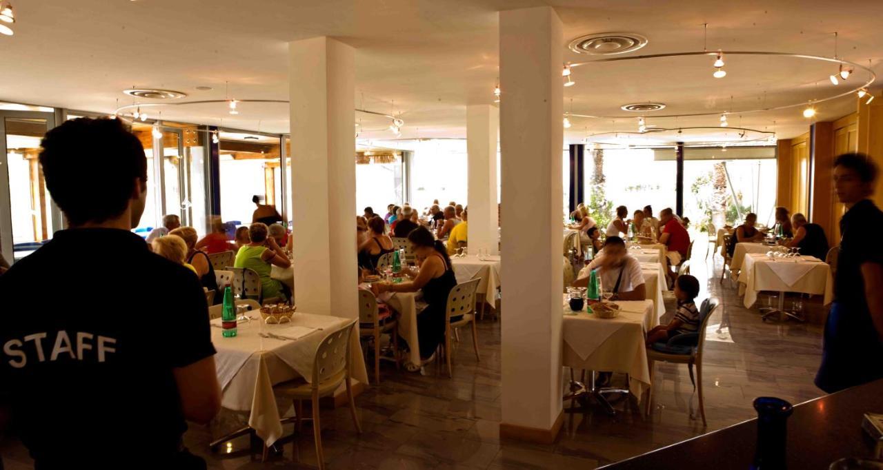 מנפרדוניה African Beach Hotel-Residence מראה חיצוני תמונה
