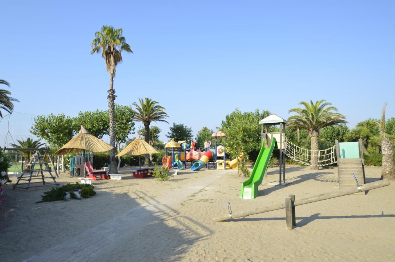מנפרדוניה African Beach Hotel-Residence מראה חיצוני תמונה