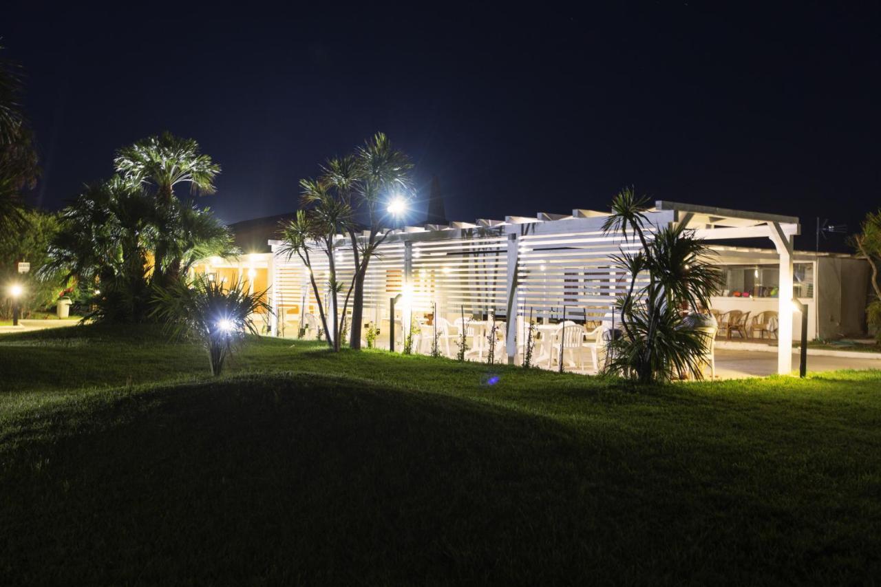 מנפרדוניה African Beach Hotel-Residence מראה חיצוני תמונה