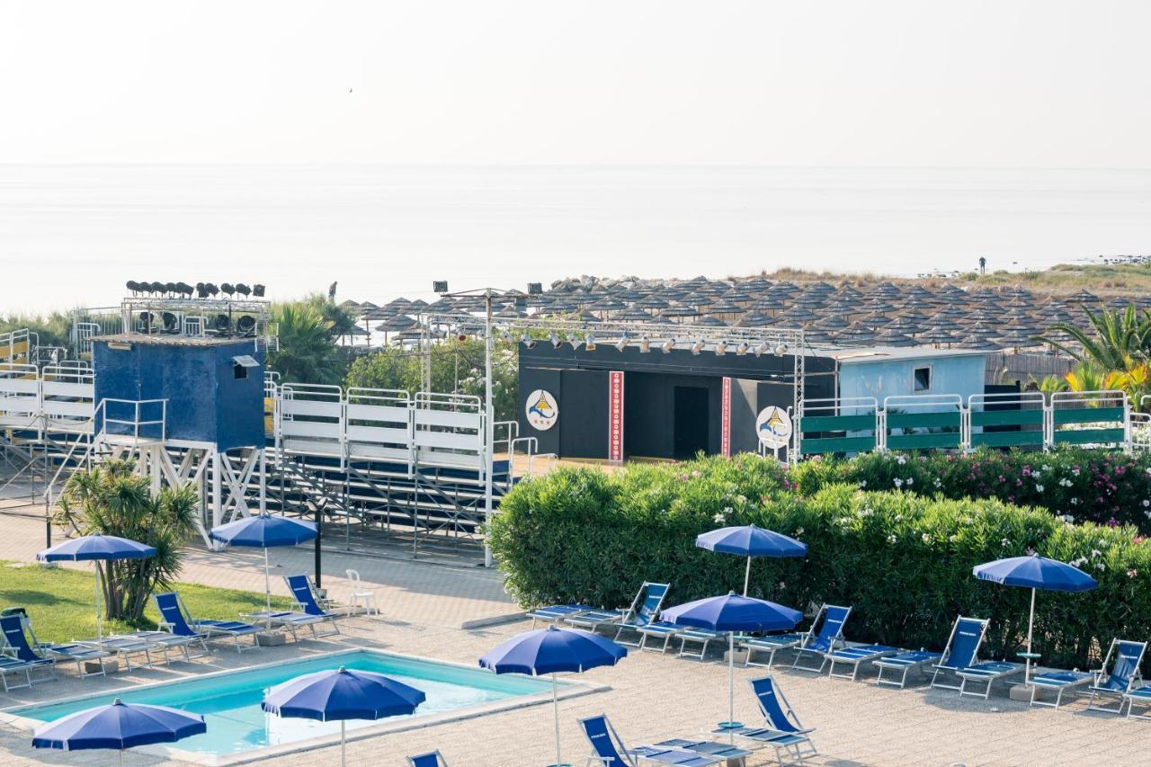 מנפרדוניה African Beach Hotel-Residence מראה חיצוני תמונה