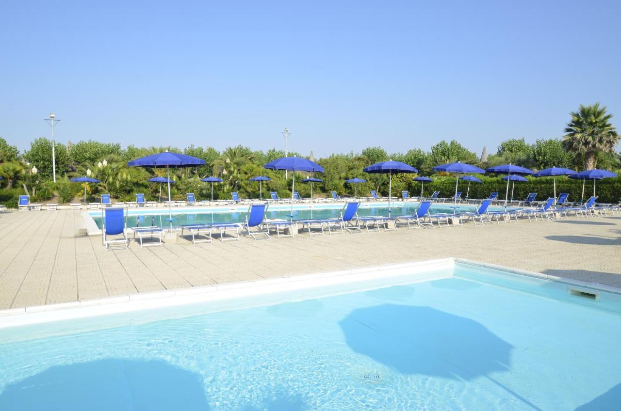 מנפרדוניה African Beach Hotel-Residence מראה חיצוני תמונה